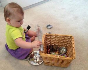 ONLINE: ON118 – O Cesto dos tesouros - uma proposta pedagógica estimulante para a aprendizagem e o brincar do bebé